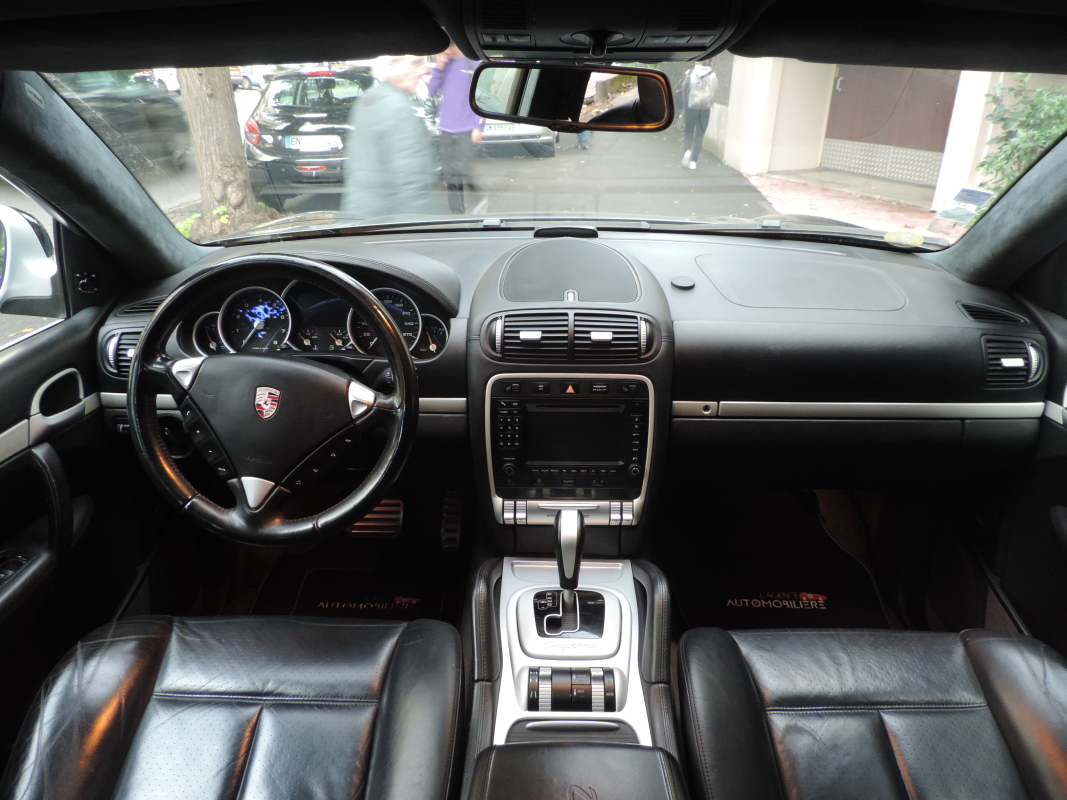 Porsche Cayenne — 16