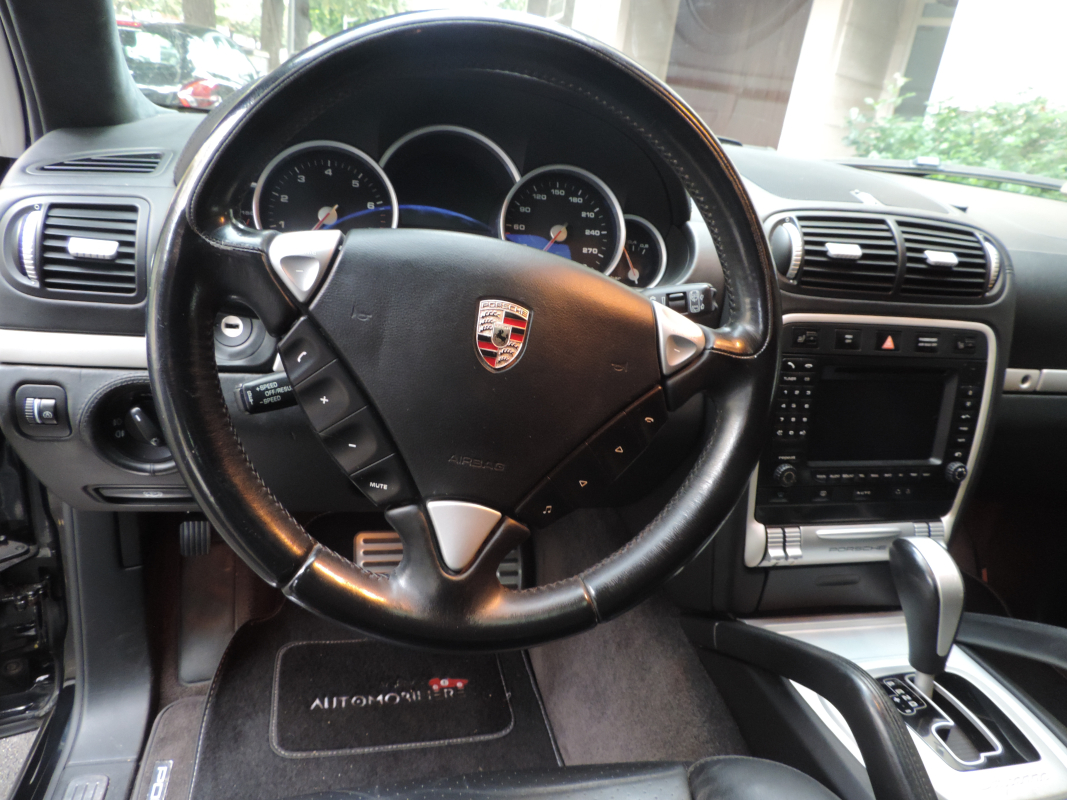 Porsche Cayenne — 17
