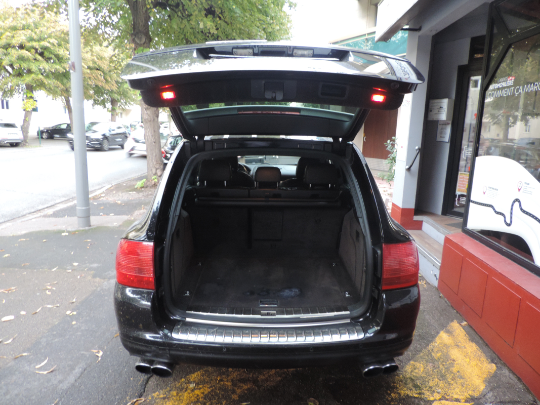 Porsche Cayenne — 30