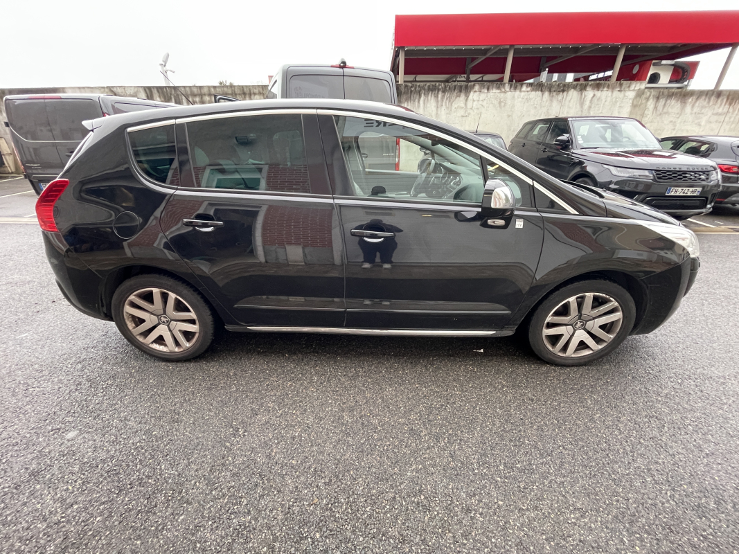 Peugeot 3008 HYbrid4 — 3