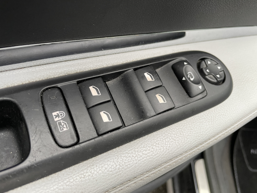 Peugeot 3008 HYbrid4 — 21