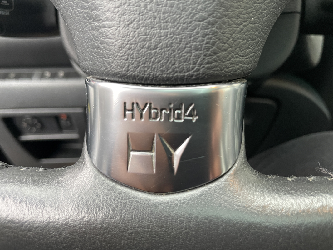Peugeot 3008 HYbrid4 — 16