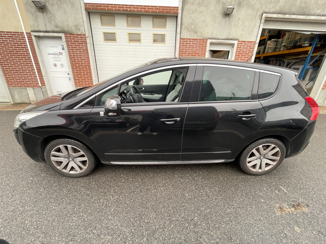 Peugeot 3008 HYbrid4 — 8