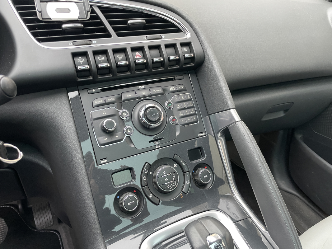 Peugeot 3008 HYbrid4 — 17