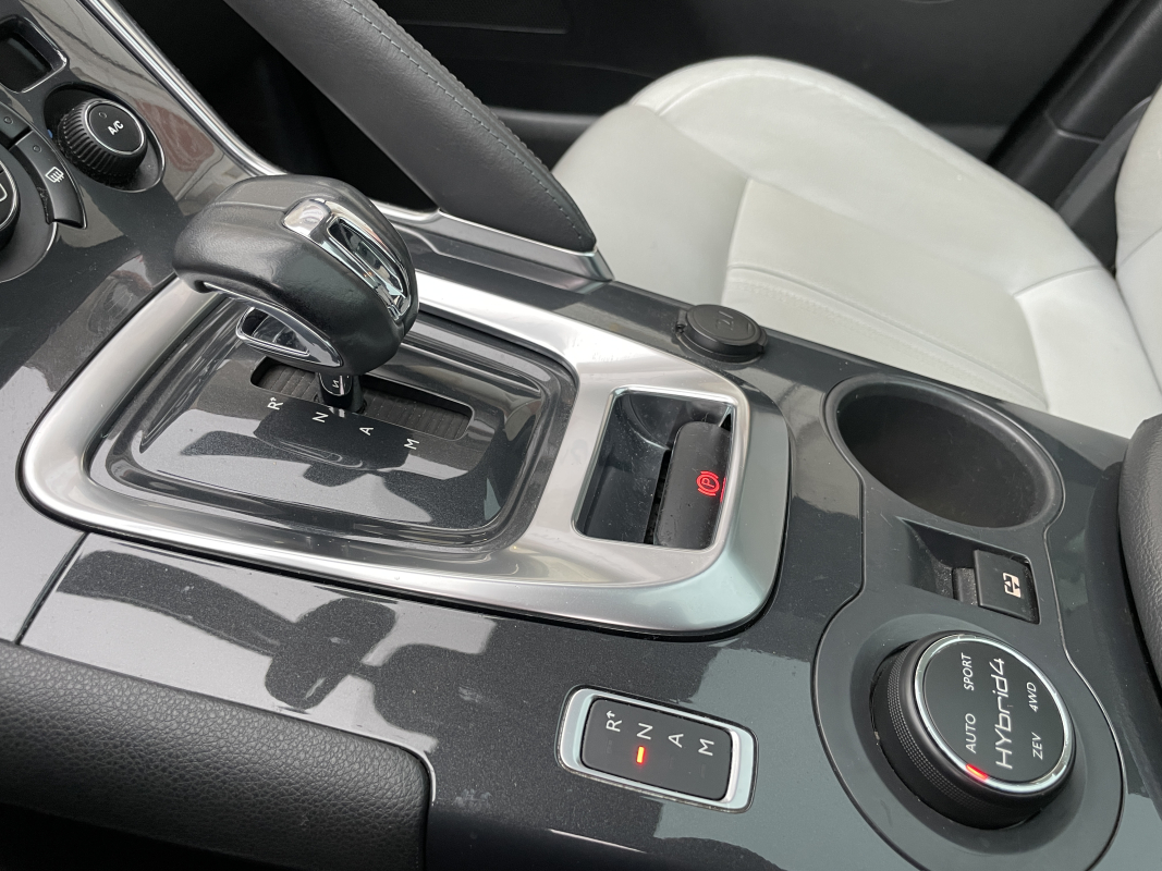 Peugeot 3008 HYbrid4 — 18