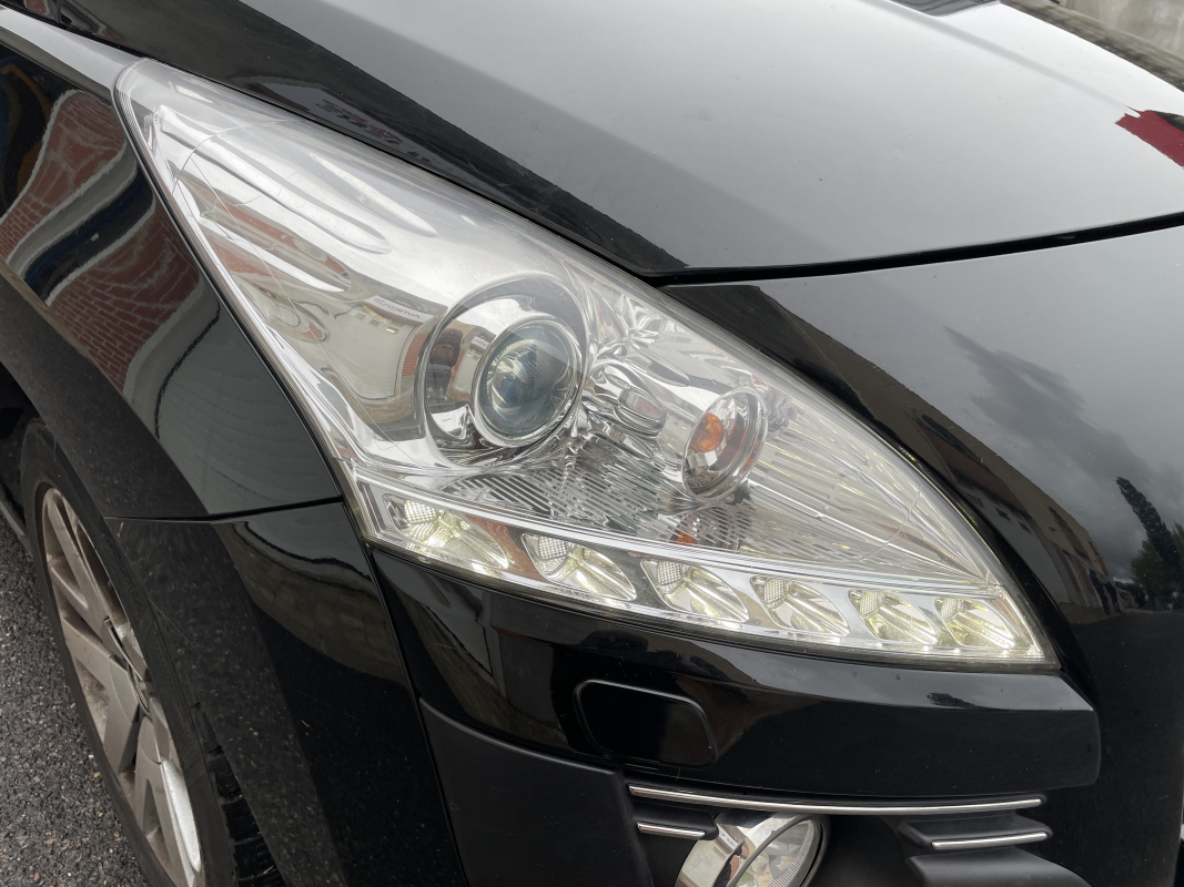 Peugeot 3008 HYbrid4 — 31