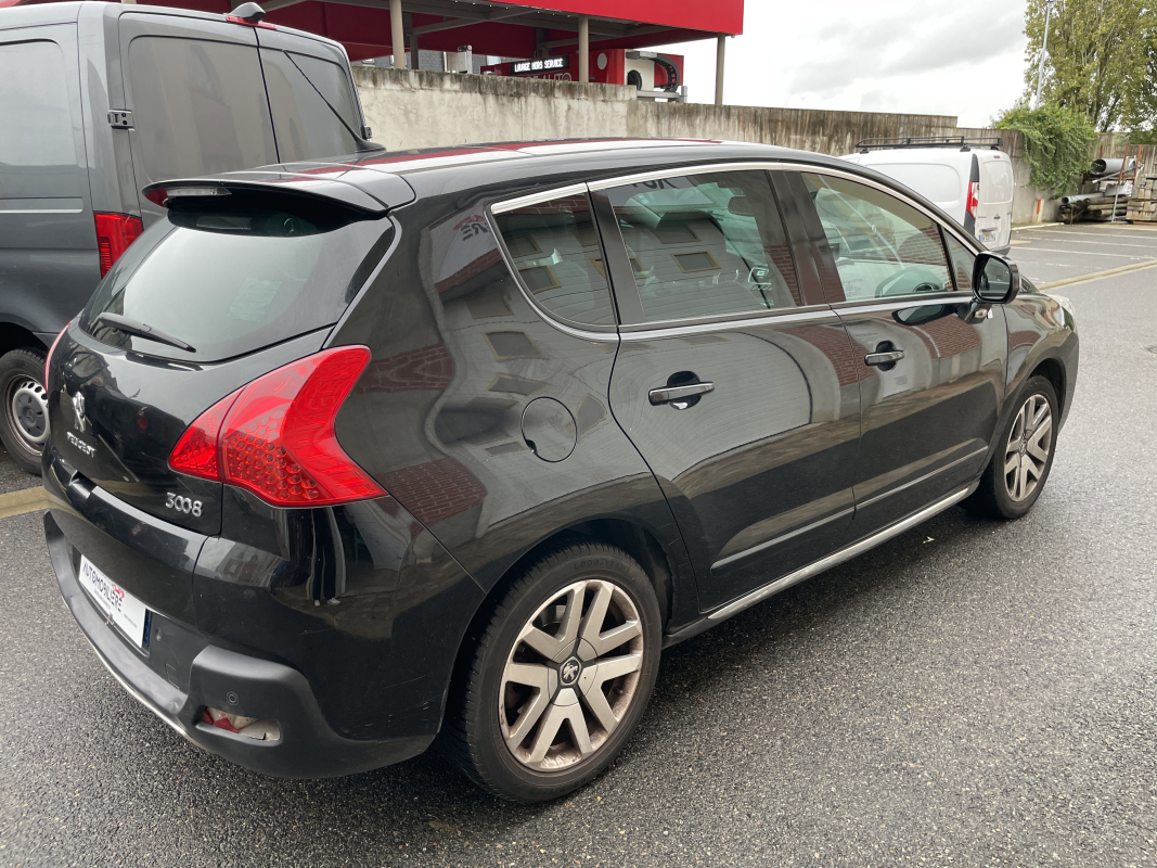 Peugeot 3008 HYbrid4 — 4