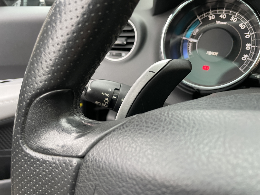 Peugeot 3008 HYbrid4 — 28