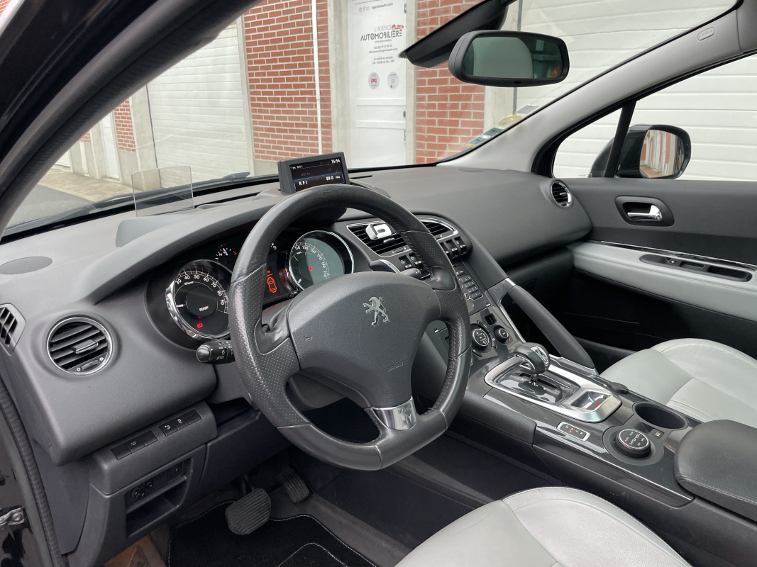 Peugeot 3008 HYbrid4 — 11