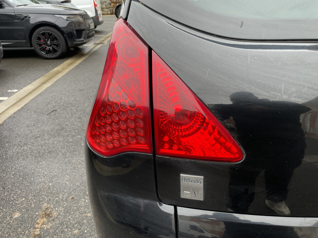 Peugeot 3008 HYbrid4 — 26