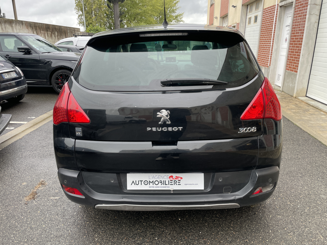 Peugeot 3008 HYbrid4 — 5