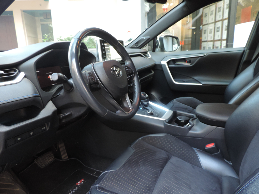 Toyota RAV4 — 14