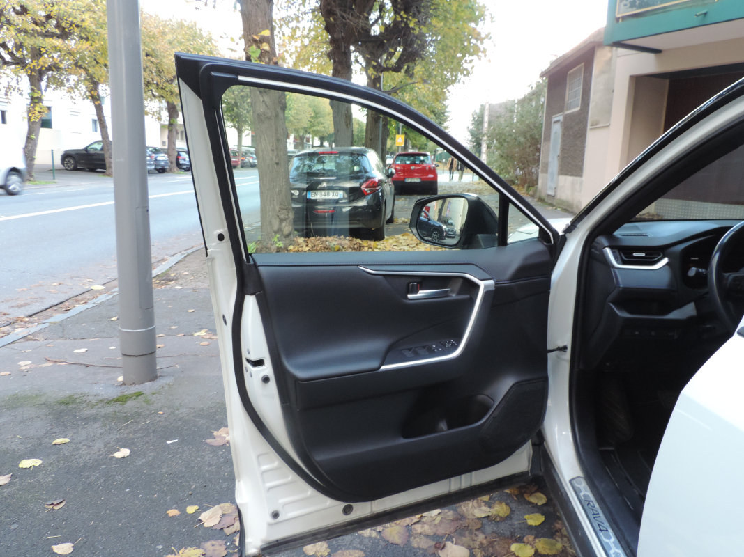 Toyota RAV4 — 13