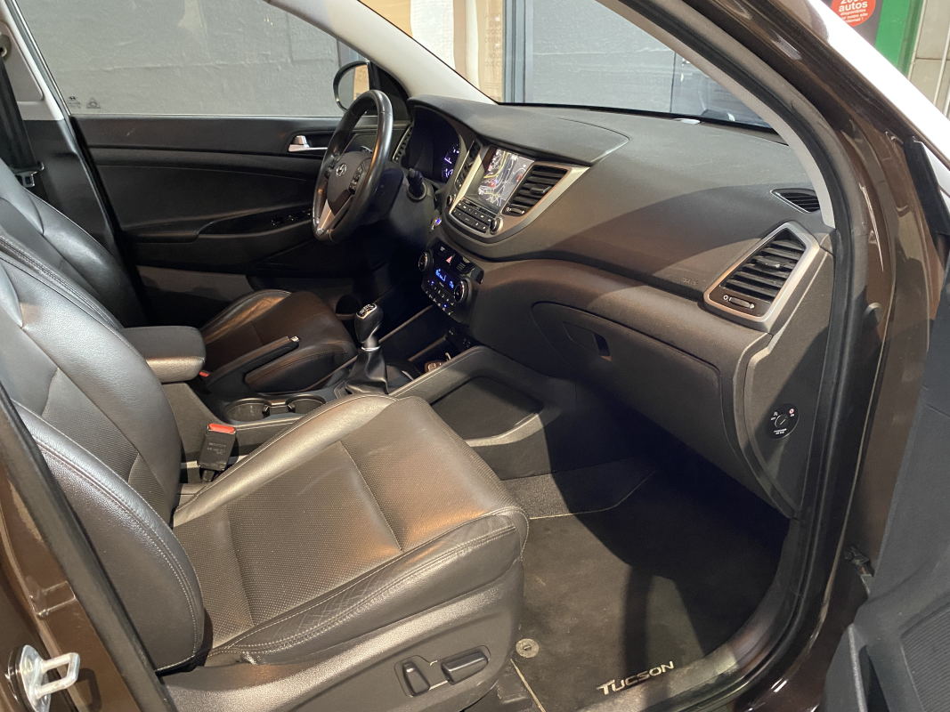 Hyundai Tucson — 12