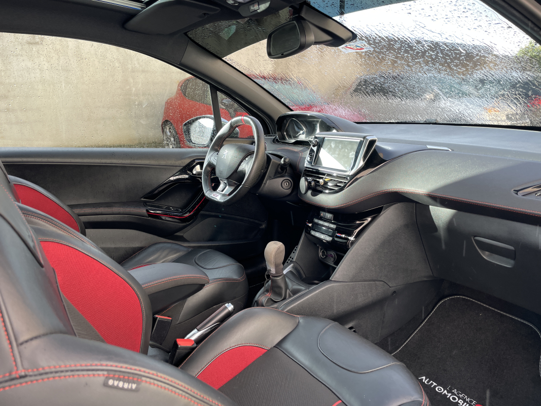 Peugeot 208 — 15