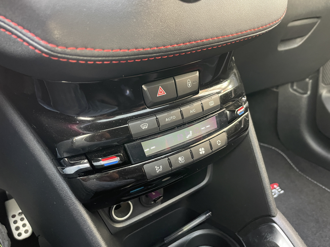 Peugeot 208 — 24