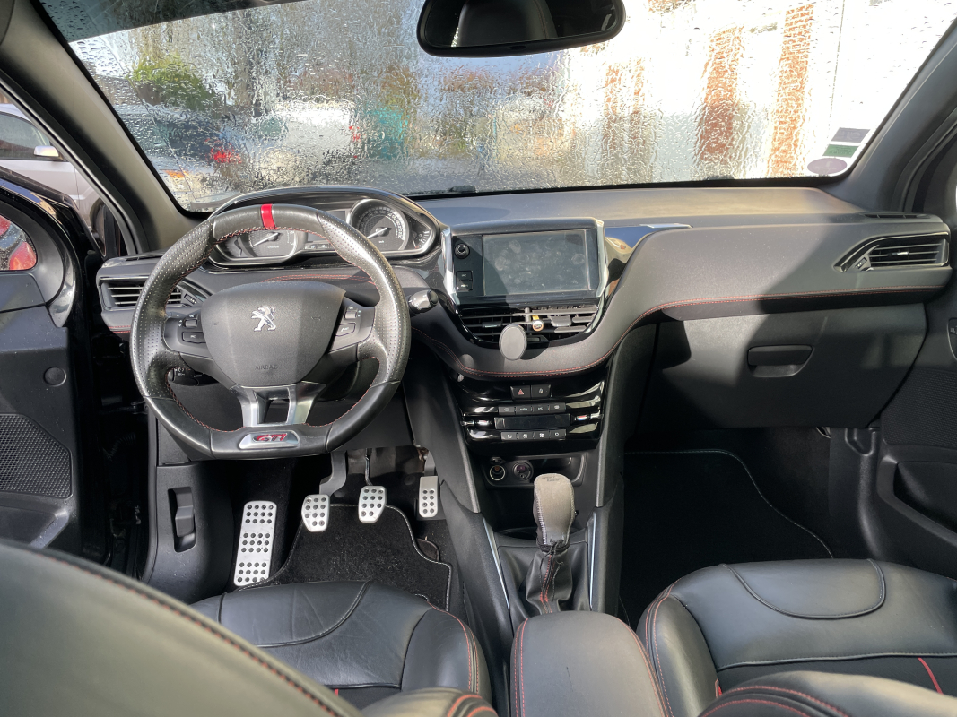 Peugeot 208 — 12