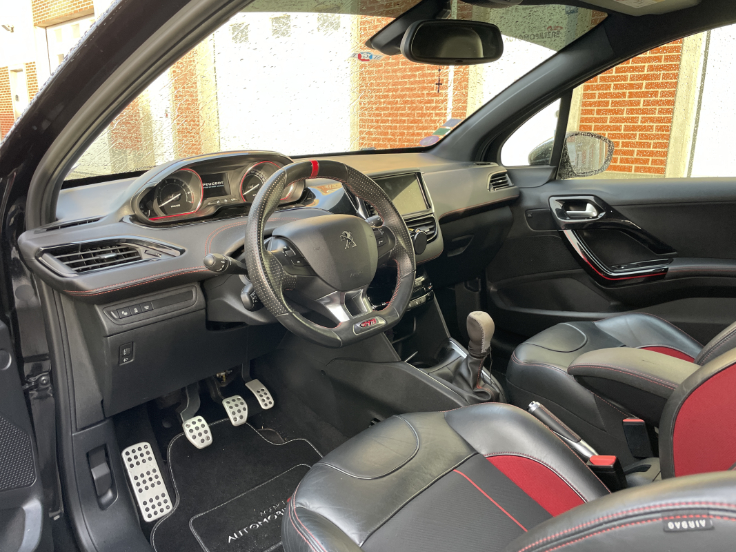 Peugeot 208 — 11