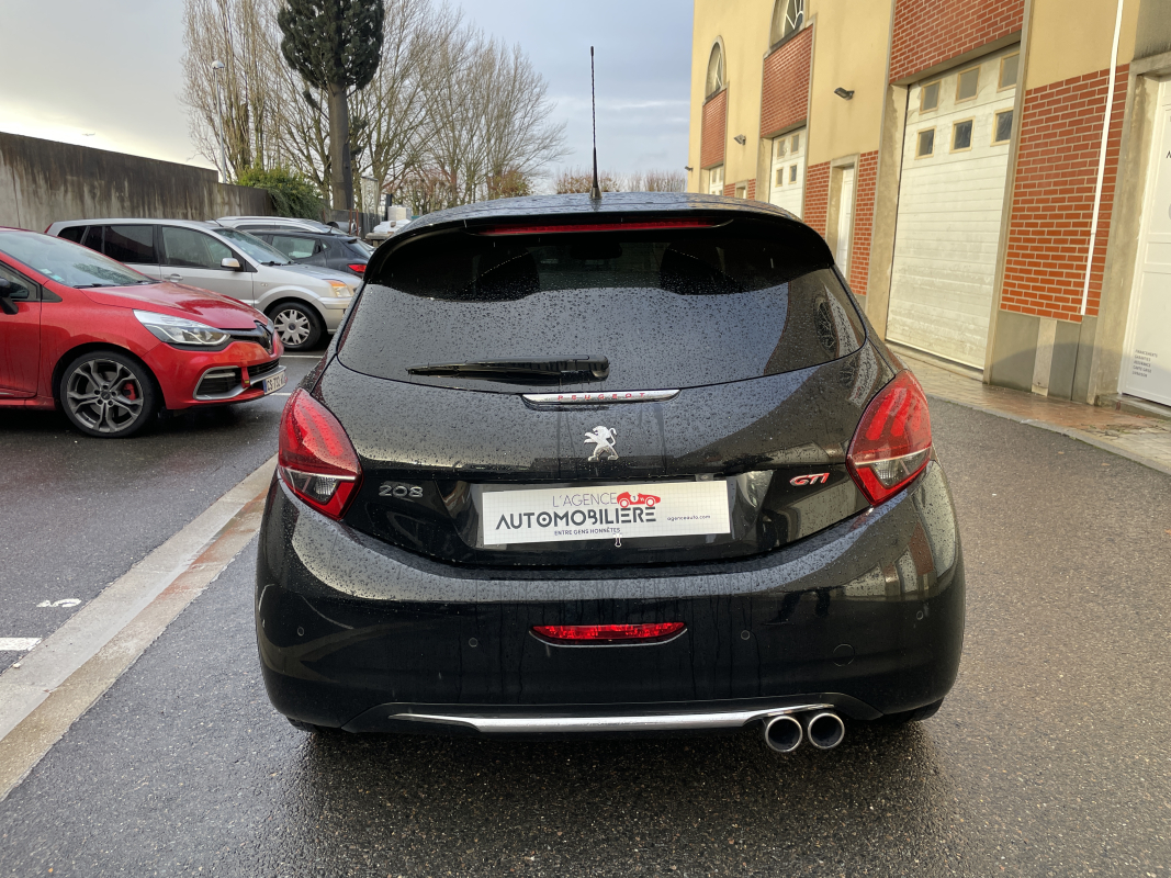 Peugeot 208 — 6