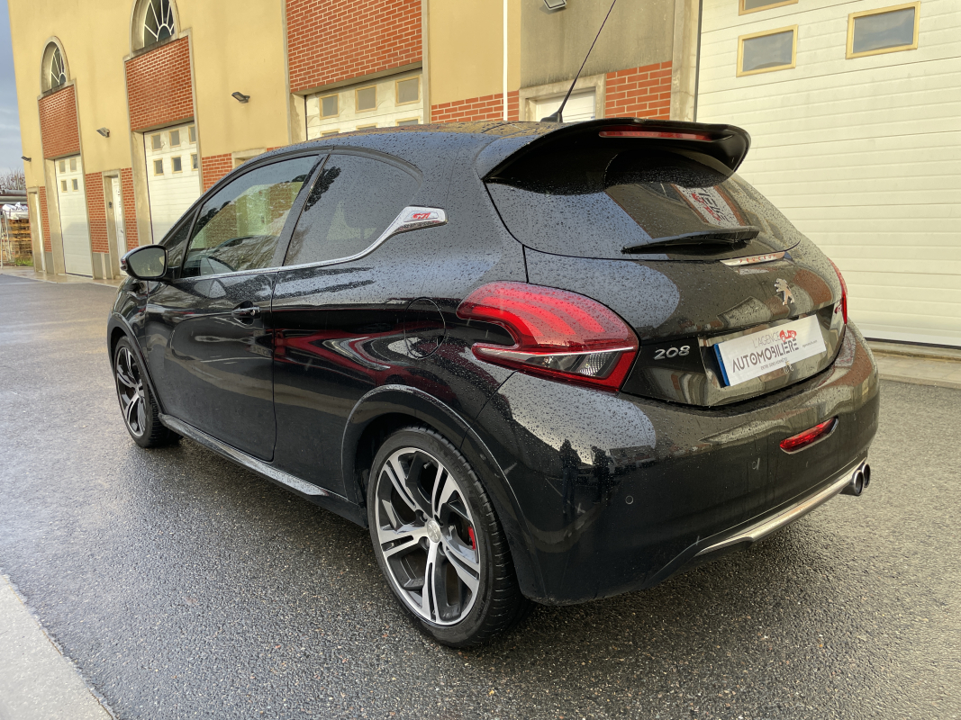Peugeot 208 — 7