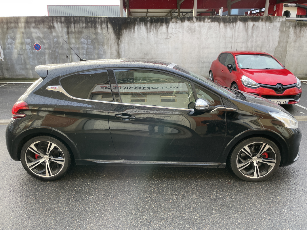 Peugeot 208 — 4