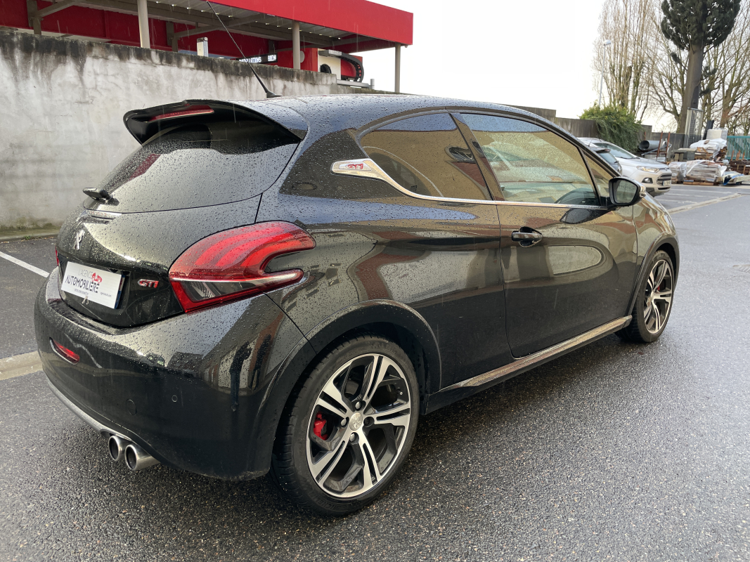 Peugeot 208 — 5