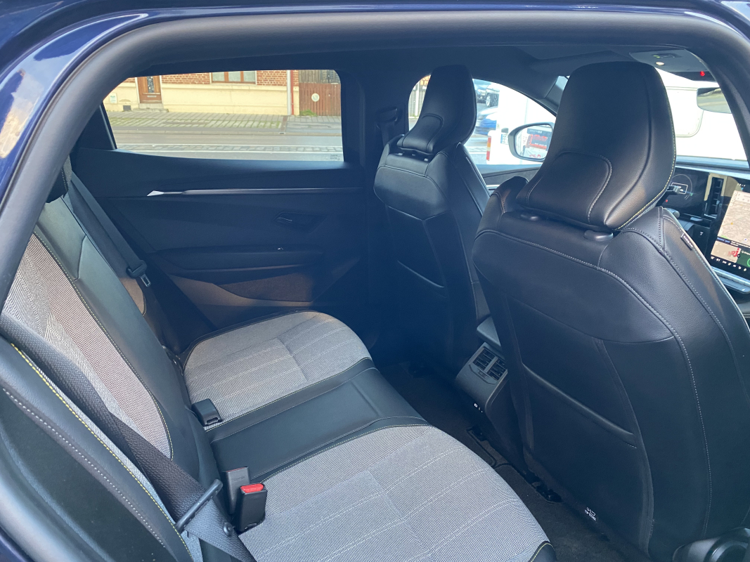Renault Megane — 12