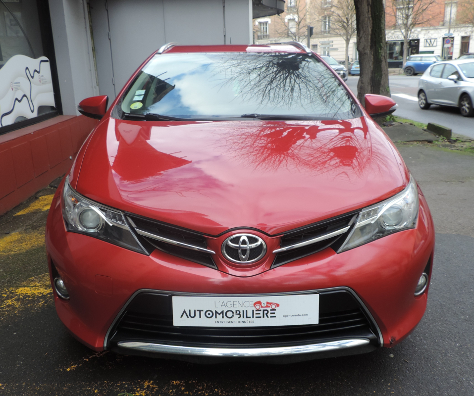 Toyota Auris Touring Sport — 2