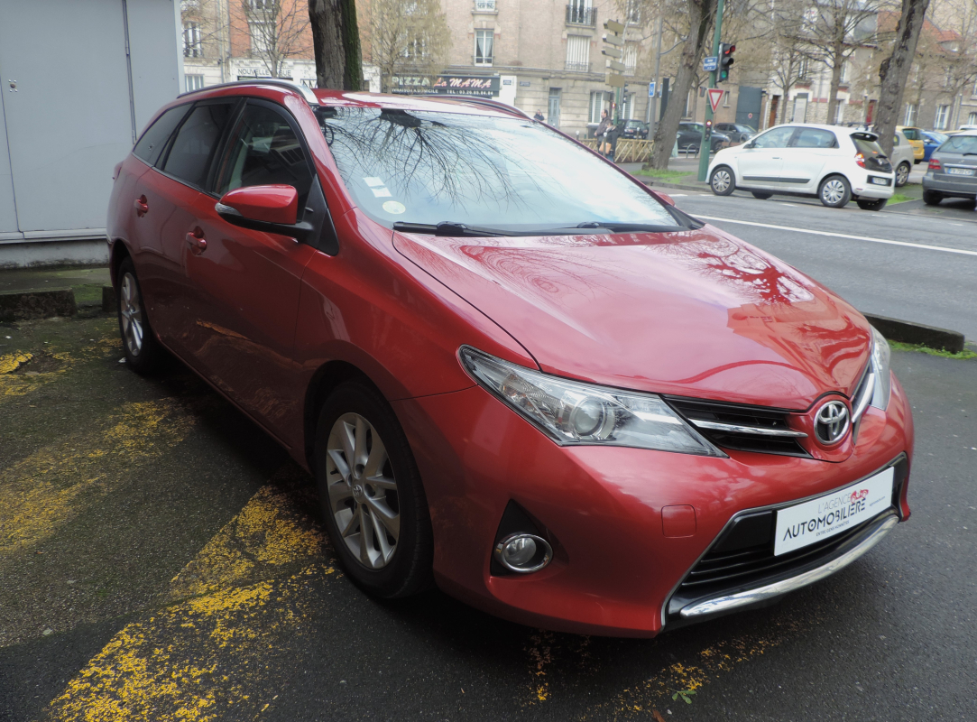 Toyota Auris Touring Sport — 3