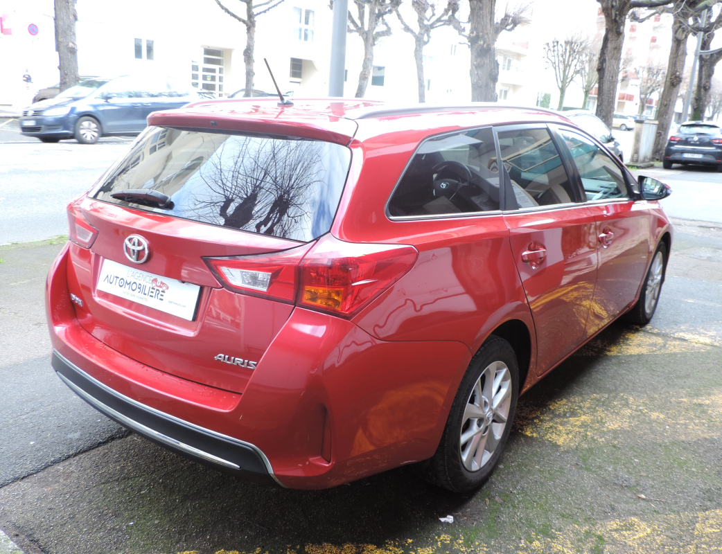 Toyota Auris Touring Sport — 4