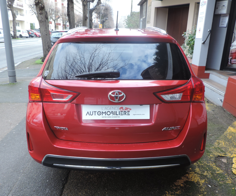 Toyota Auris Touring Sport — 5