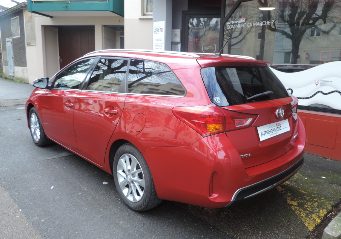 Toyota Auris Touring Sport — 6