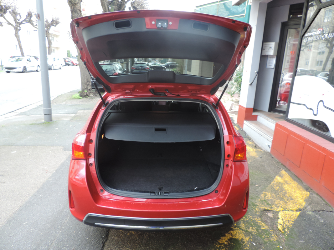 Toyota Auris Touring Sport — 8