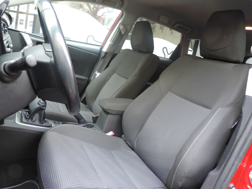 Toyota Auris Touring Sport — 15