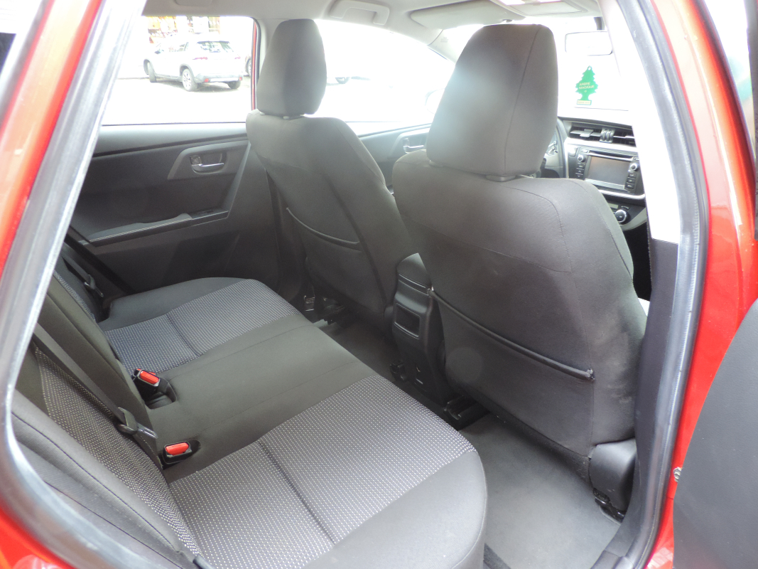 Toyota Auris Touring Sport — 16
