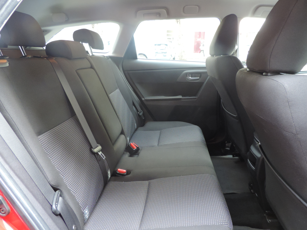 Toyota Auris Touring Sport — 17