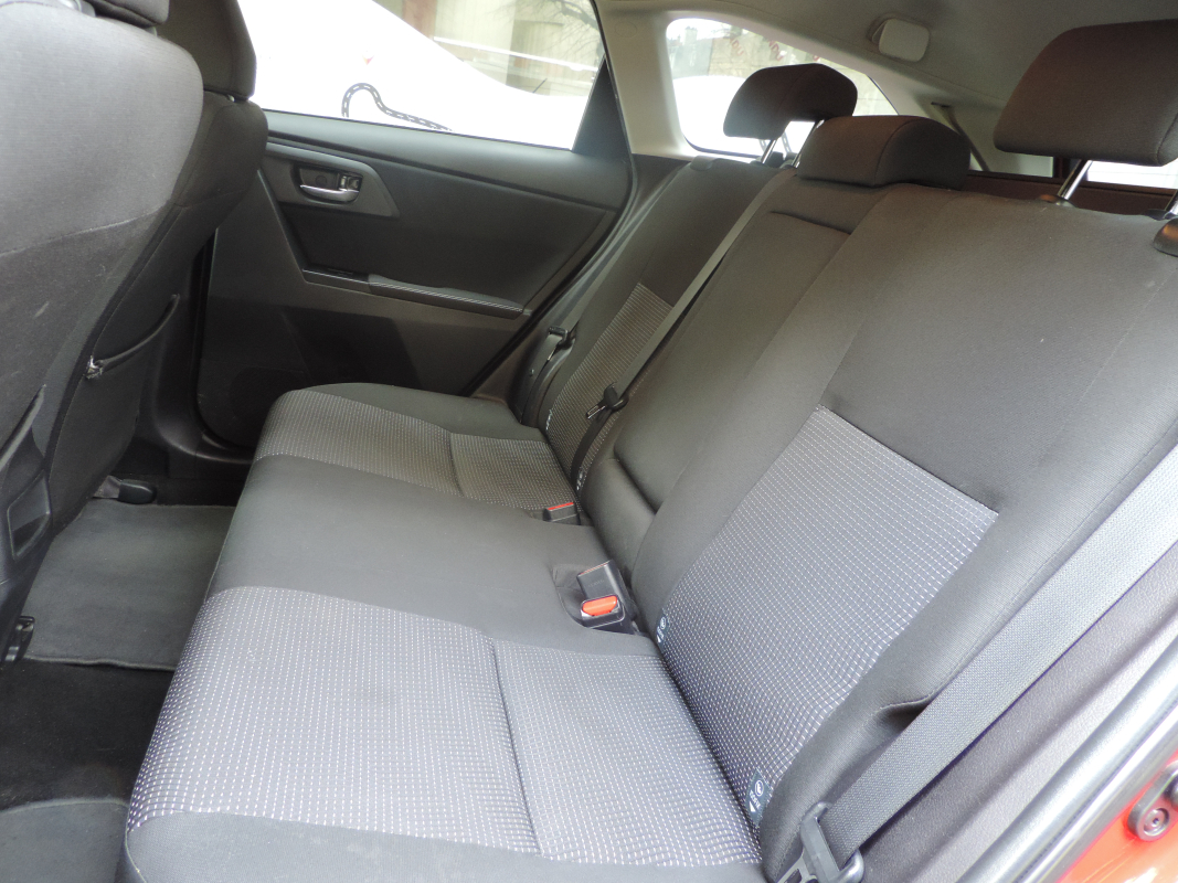 Toyota Auris Touring Sport — 18