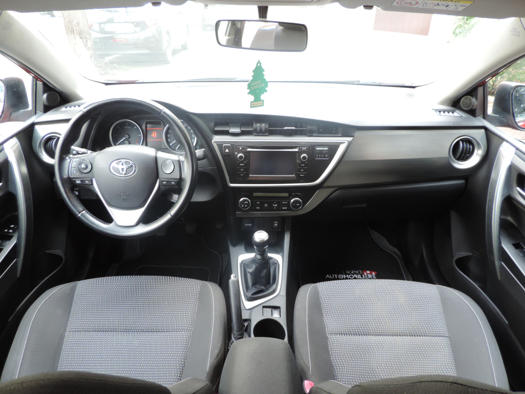 Toyota Auris Touring Sport — 20