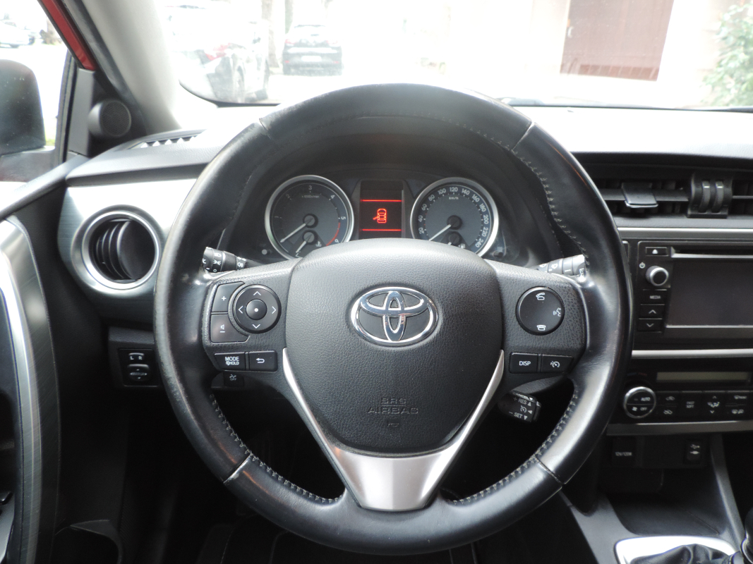 Toyota Auris Touring Sport — 21