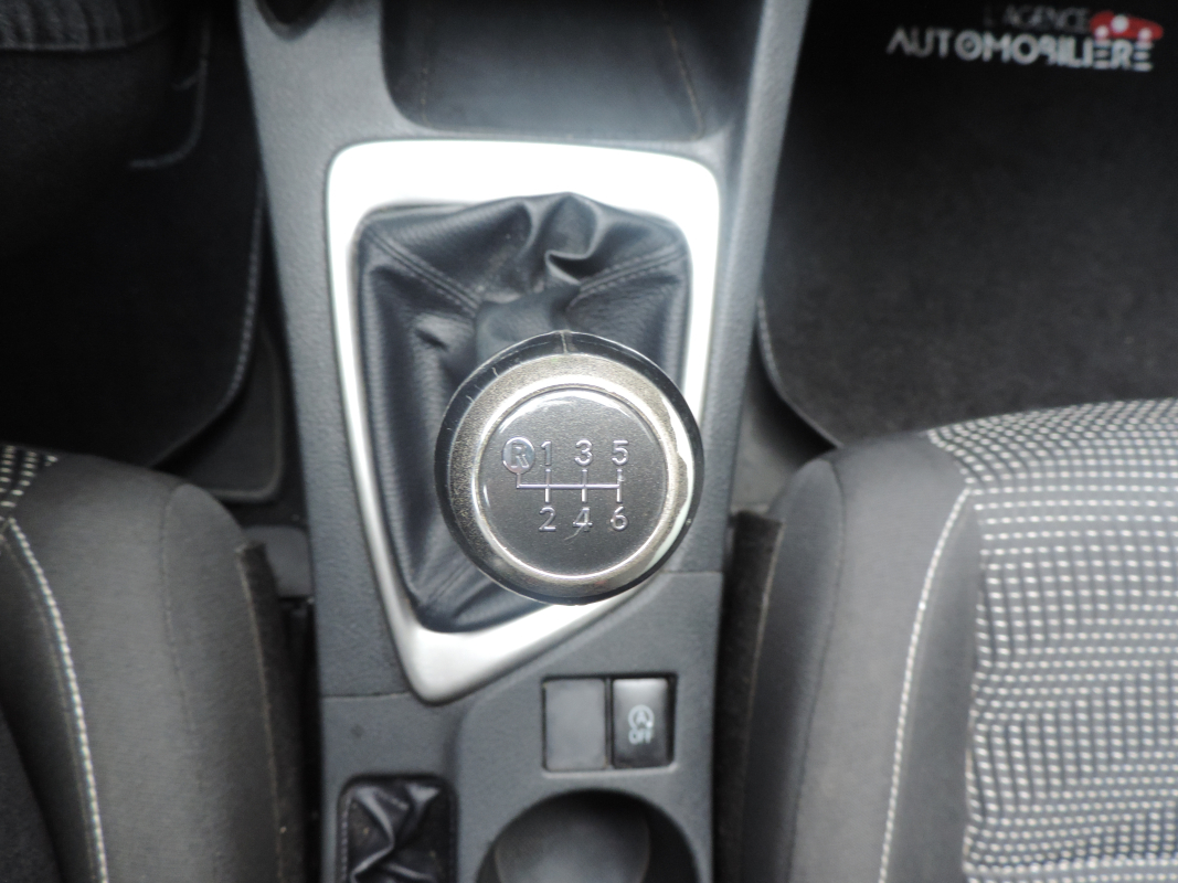 Toyota Auris Touring Sport — 31