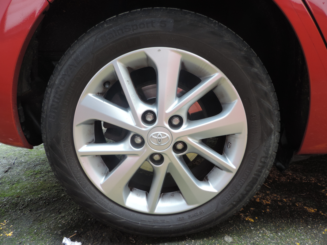 Toyota Auris Touring Sport — 33