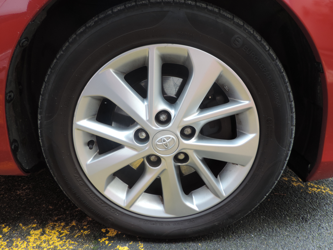 Toyota Auris Touring Sport — 34
