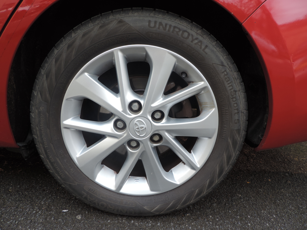 Toyota Auris Touring Sport — 36