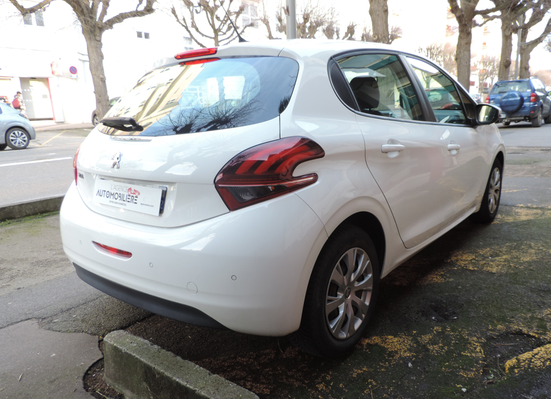 Peugeot 208 — 4