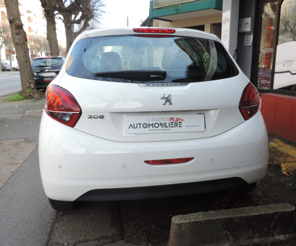 Peugeot 208 — 5