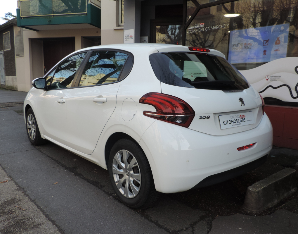 Peugeot 208 — 6