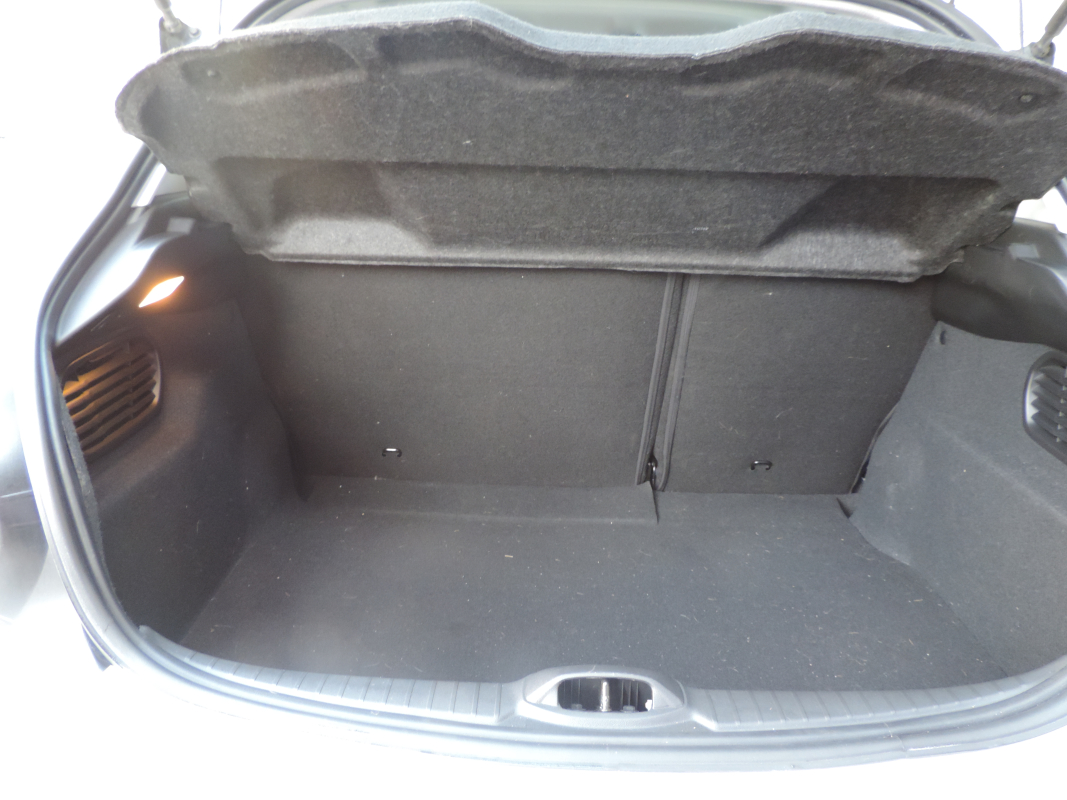 Peugeot 208 — 9
