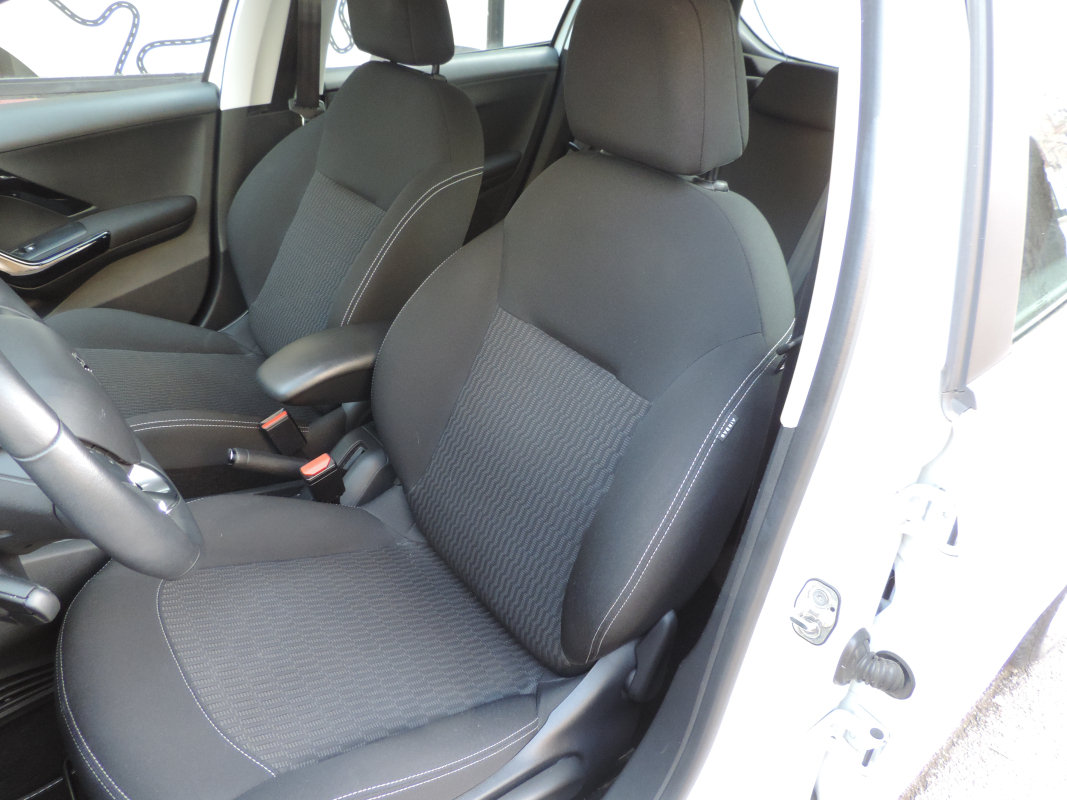 Peugeot 208 — 15