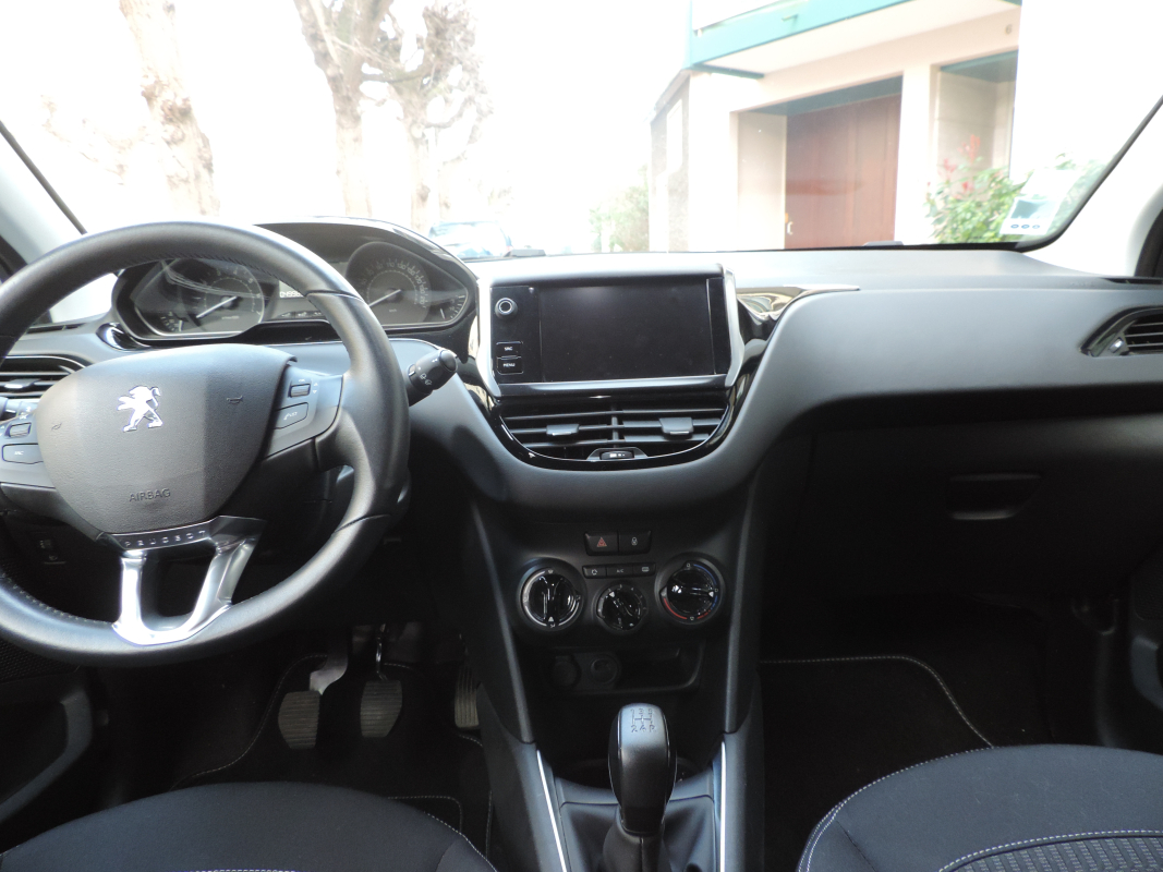 Peugeot 208 — 16