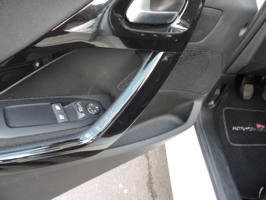 Peugeot 208 — 28